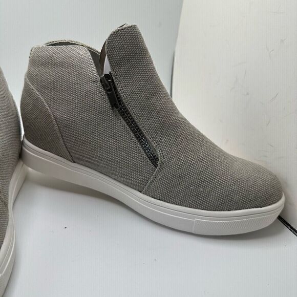 CUSHIONAIRE Women's Hart Hidden Wedge Sneaker 8.5 GRAY - Picture 6 of 7